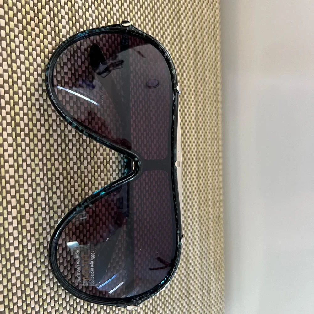 Sunglasses - Picture 2 of 4